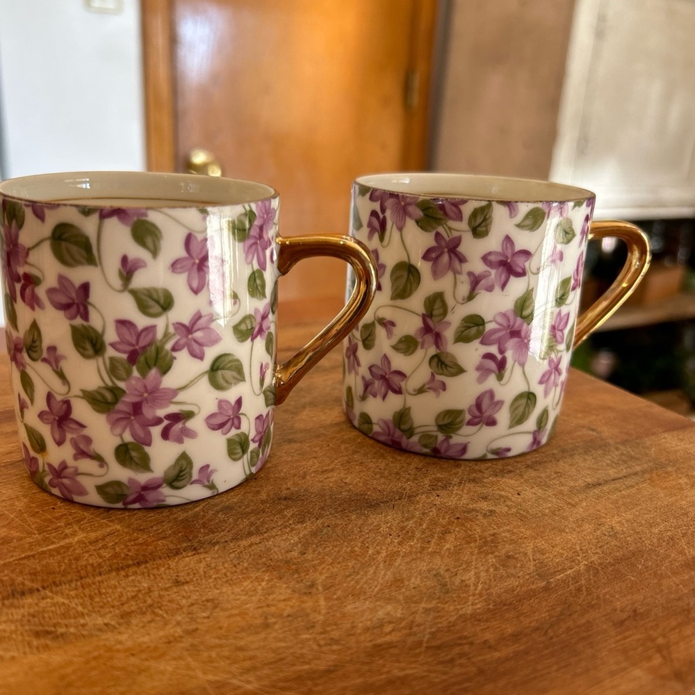 Vintage Royal Crown Avon Violet Flower Teacups Set of 2
